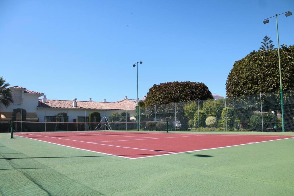 In Private Urbanization Next To The Sea Appartamento Marbella